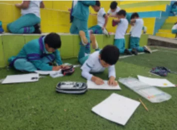 Niños Participando En El Concurso De Arte