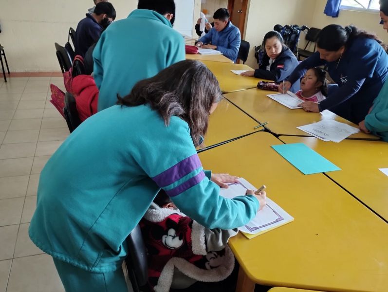 Archivo:Estudiantes Lev Fundacion.jpg