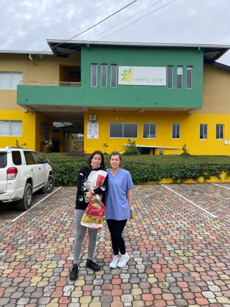 Archivo:Donación de libros.jpg