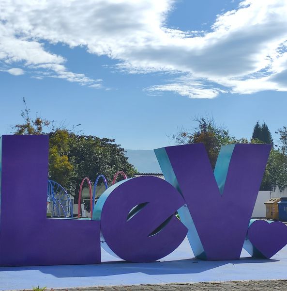 Archivo:Letras lev.jpg